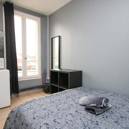 02 - Chambre Avec Lit Double Et Sdb Prive Wifi Σαιν-Ντενί Εξωτερικό φωτογραφία