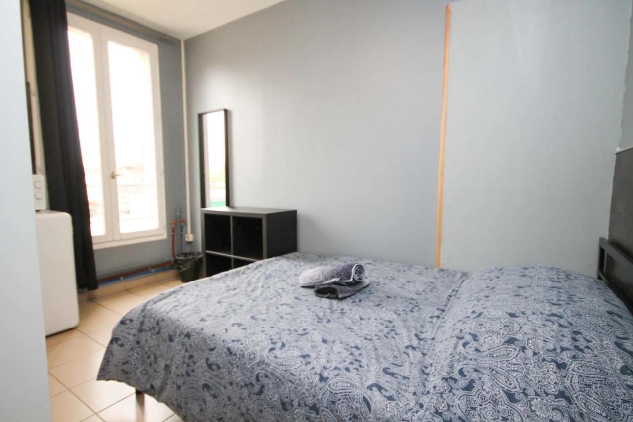 02 - Chambre Avec Lit Double Et Sdb Prive Wifi Σαιν-Ντενί Εξωτερικό φωτογραφία